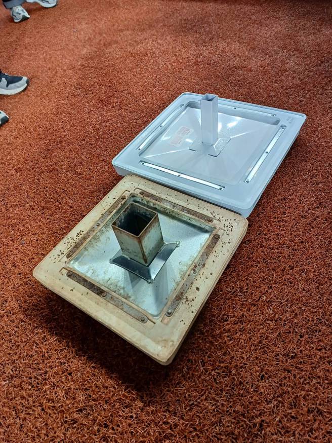 经典赛资格赛垒包（上）和中职例行赛使用垒包（下）尺寸有明显差别。（陈筱琳摄）