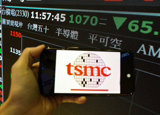 台股狂泻逾千点，后市仍有不安定因素。（图／陈俊吉摄）