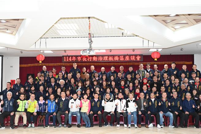 新北市府今（3）日在板桥区公所办理行动治理座谈会，会中仍聚焦讨论近日闹得沸沸扬扬的板桥殡仪馆。（柯毓庭摄）