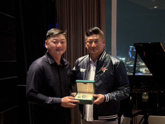 12強》辜仲諒贈教練團「勞力士」！ 錶面時間有意義