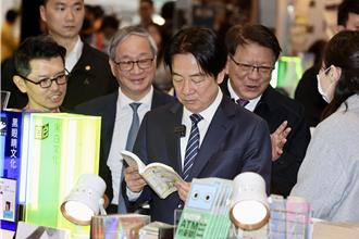 賴清德逛書展大手筆！一次選48本書 展現對兩岸、文學等各領域關注