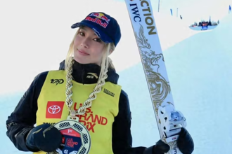 滑雪》谷爱凌训练再度受伤 将退出2025哈尔滨亚洲冬季运动会