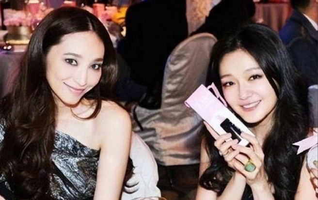 吴佩慈与大S友情超过30多年。（图／翻摄自微博）