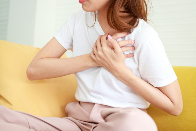 醫師劉中平指出，感冒後心臟病發生機率增加3倍以上，呼籲高危險群務必盡早接種流感疫苗。（示意圖：shutterstock／達志）