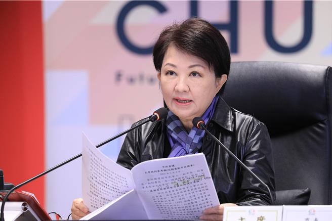 流感疫情升溫，台中市長盧秀燕以自己日前罹患A流的經驗，呼籲民眾要特別注意發燒、咳嗽等症狀。（林欣儀攝）