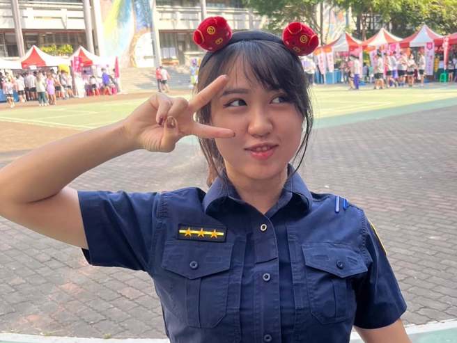 「飞天小女警」蔡玉贝日前在IG晒出福利影片，遭长官关切急忙下架。（翻摄自蔡玉贝IG）