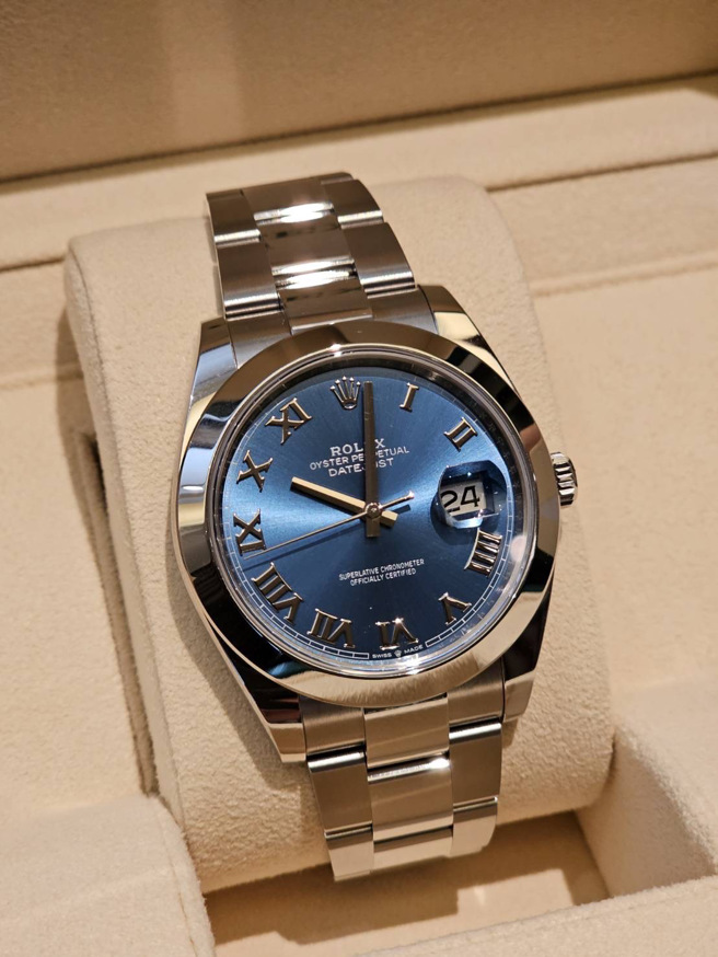 辜仲諒贈送的名錶，時間、日期停格在去年11月24日晚上中華隊奪得12強冠軍的那一刻。（中職提供）