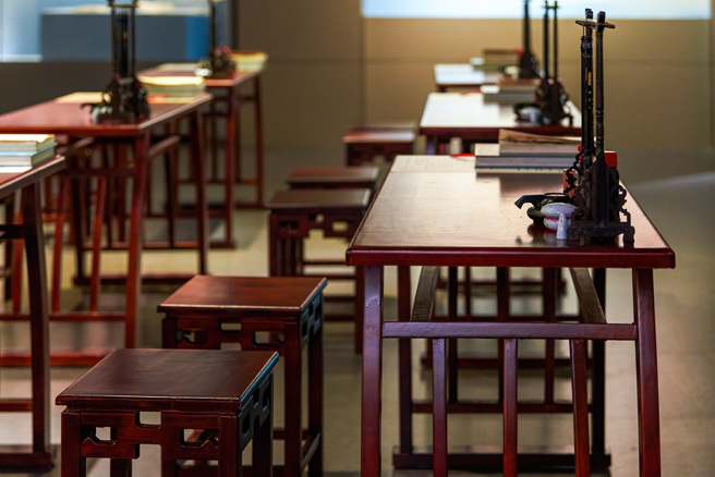 清朝康熙帝十分重視皇子的教育，因此在宮內增添了一所皇子學校「上書房」。（示意圖：Shutterstock／達志）