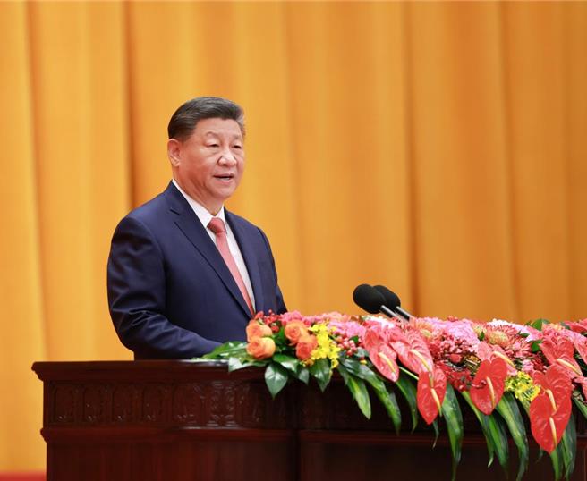 中國宣布自10日起對美國進口的煤炭、液化天然氣加徵15％關稅、原油、農業機械、大排氣量汽車、皮卡加徵10％關稅外，也以谷歌公司涉嫌違反大陸《反壟斷法》，依法啟動立案調查。（摘自新華社）