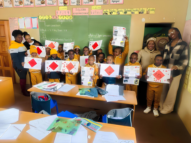 史瓦帝尼交流伙伴收到新丰国小学生寄送的农历新年祝贺卡片。(照片/教育部提供)