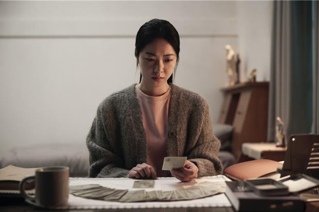 全余贇飾演的米凱拉修女則是個充滿矛盾的角色。（車庫娛樂提供）