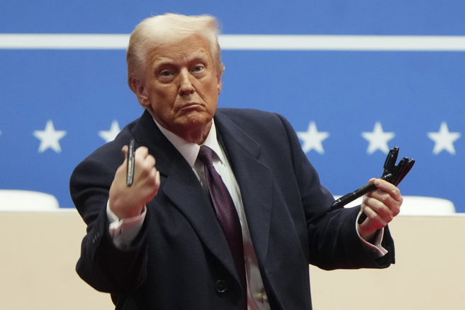 《华尔街日报》稍早报导川普的顾问团队正在考虑透过行政命令来解散教育部。（图／美联社）