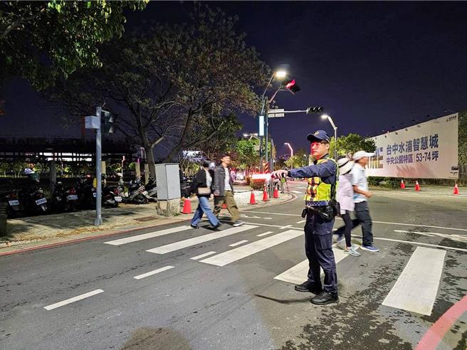 2025年中台灣元宵燈會將在本月8日至23日登場，台中市交通警察大隊4日公布周邊道路交通管制措施，並於活動期間加強周邊巡邏，加強針對違規停車等妨害交通秩序之行為嚴格執法。（交大提供／潘虹恩台中傳真）