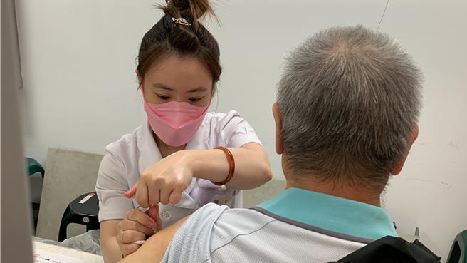 全台出現搶打流感疫苗熱潮。（衛福部台中醫院提供／馮惠宜台中傳真）