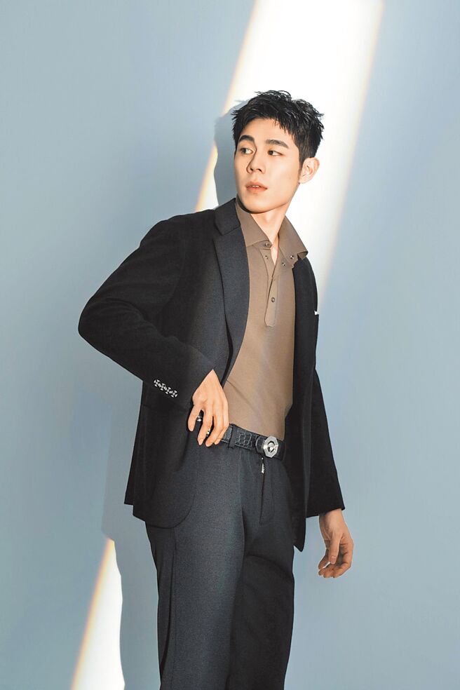 詹懷雲熱中海釣，從中領悟要耐心等待，得失心不能太重，但機會來了就要緊緊抓住，身穿Stefano Ricci頂級西裝，讓他憶起首次走紅毯的重要時刻。（石智中攝）