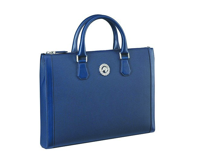 Stefano Ricci寶藍色八角鷹頭手提公事包，8萬8000元。（Stefano Ricci提供）