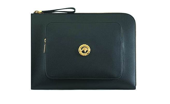 Stefano Ricci黑色牛皮手拿包，10萬2000元。（Stefano Ricci提供）