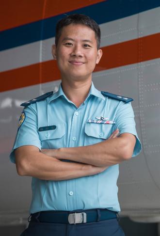 【空军松指部查核组】紧密协调合作 完成高风险飞测任务