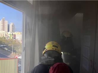 東港輔英醫院火警疏散患者　民眾驚：安泰燒完換輔英