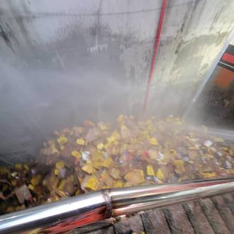 金山財神廟「2層樓」金紙起火冒煙 消防隊到場灑水灌救