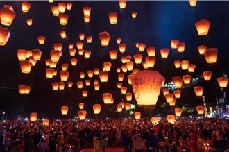 平溪天燈節結合環保 回收天燈紙、廢電池可換好禮