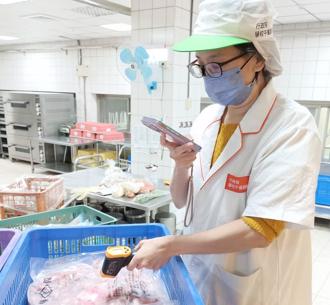 基隆學校午餐改革！約聘營養師加薪破4萬 廚工薪資全國最高