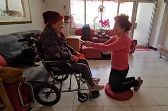 獨家》跪103歲母拜年爆紅！「蘋果花歌后」楊燕淚喊：盡孝要及時