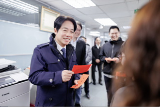 民进党中央发千元开工红包  赖清德：应该够买乐透