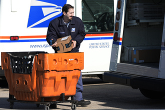 香港才宣布停收寄往美國包裹 不到1小時USPS大逆轉