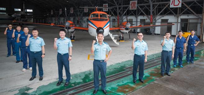  空軍松指部查核組，確維飛行安全。（記者陳怡璿攝）