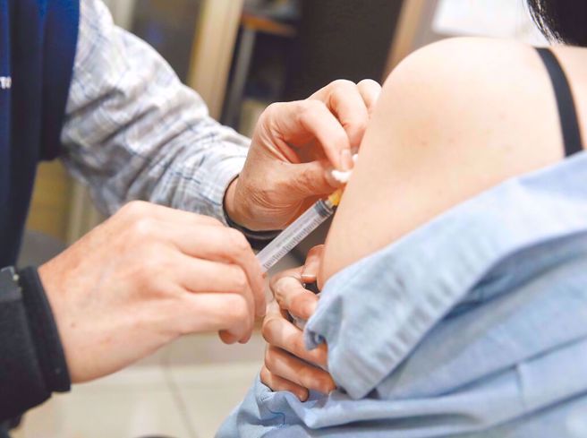 苏怡寧指出，流感疫苗每年都要记得打，因为每年流感疫苗对付的病毒株都不一样，这跟其他疫苗特性不同。（资料照）