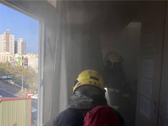 东港辅英医院发生火警，所幸无人伤亡，但引起一阵惊慌。（屏东县消防局提供／罗琦文屏东传真）