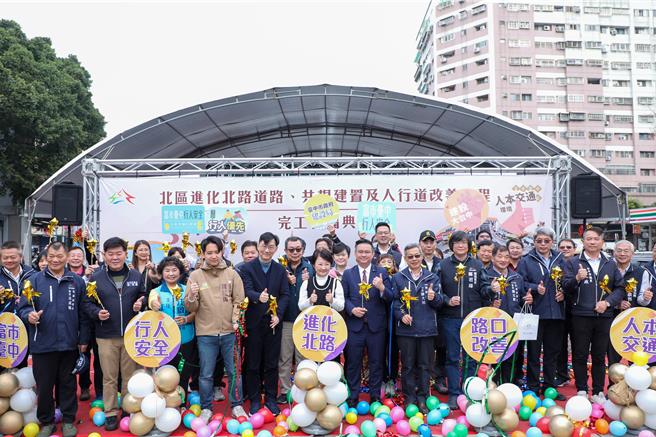 台中市政府5日在北区梅川绿园道举行「北区进化北路(中清路至崇德路)道路、共杆建置及人行道改善工程完工祈福典礼」。（冯惠宜摄）