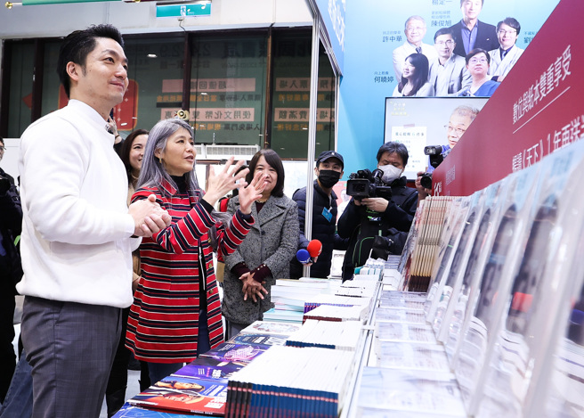 现今台湾的媒体生态充斥着狭隘的新闻报导模式，使阅听人失去独立思考的能力，正被困在一个资讯营养贫乏的茧房之中。图为台北市长蒋万安出席2025台北国际书展。（陈俊吉摄）