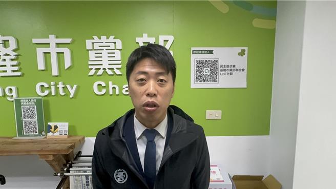 基隆民團發起罷免國民黨立委林沛祥的「基隆絕沛」運動，民進黨市議員張之豪表示，許多民眾一口氣送上全家的連署書，基隆在這場「立委不信任投票」不會缺席。（徐佑昇攝）