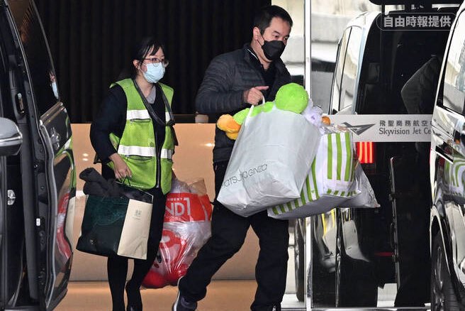 大S骨灰透过私人包机5日下午3点返抵台湾。（图／自由时报提供）