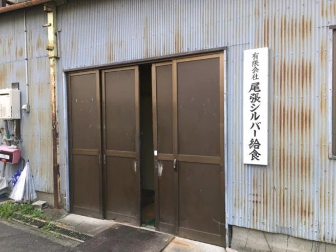 日本尾张Shiruba学校午餐株式会，生产的便当受到污染，验出有诺罗病毒，导致500多人中毒上吐下泻。（翻摄画面）