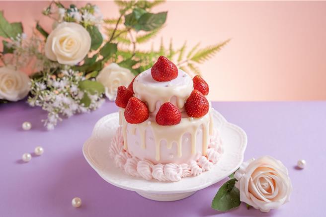  SKM Park Outlets高雄草衙，吳寶春自己做不能莓有你雙層蛋糕，4吋780元。（SKM Park提供）