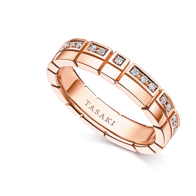 TASAKI的PIANO Duet樱花金钻石戒指，12万1000元。（TASAKI提供）