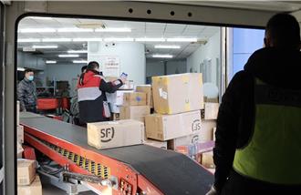 不打烊！陆春节包裹量狂飙 快递业务破19亿件