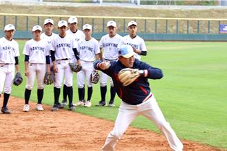 韩职乐天巨人来台春训！指导台南棒球队 小球员收穫满满