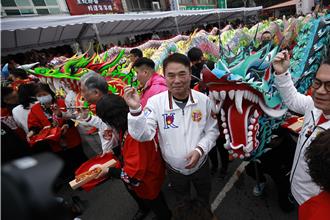 客委會補助少50萬恐影響火旁龍 鍾東錦盼政治不干擾文化