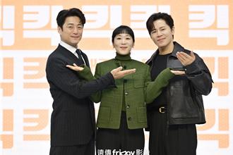 池珍熙出道25年终于圆梦展搞笑魂！豁出去与他「上演男男吻」