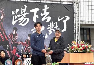 足球新星高靖航返台！鼓勵小球員追夢 盼為台灣足球爭光