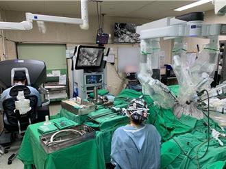 洗腎父心血管功能不佳 台中孝子捐腎救父 靠達文西手術重生