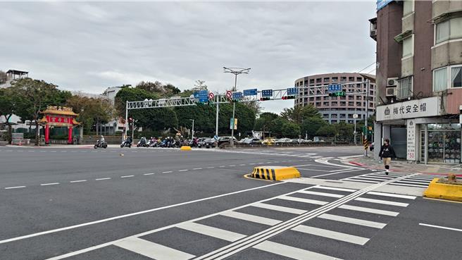 承德敦煌人行天桥，建造迄今超过30年，随北市人本交通政策推动，已于2025年1月上旬拆除完成。（北市新工处提供）