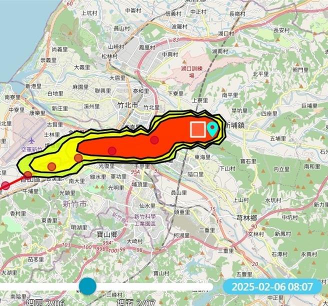 新埔远东纺织厂6日发生爆炸，邻近空气品质受影响，新竹县府请下风处民眾注意。（新竹县府提供／邱立雅竹现传真）