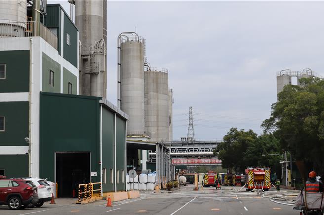 新埔远东纺织6日发生到生油外泄引燃爆炸事故，根据新竹县环保局过去裁罚纪录，包含此次至少发生5次道生油泄漏事件。（邱立雅摄）