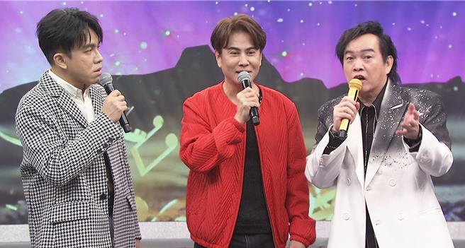 江志丰（中）接受康康（右）、许志豪访问。（中视提供）