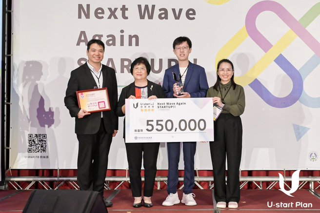 跨足东南亚，开发精准即时且有效的被动踝关节活动训练仪，提供神经相关问题的全新治疗技术及检测方式的长庚大学復癒生医有限公司。（照片/教育部提供）